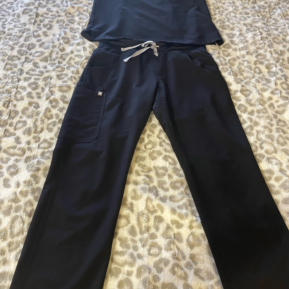 Scrub set